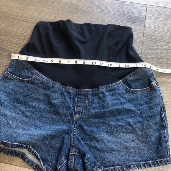 Isabel Maternity By Ingrid & Isabel Over The Belly MIDI Jean Shorts Size Medium - Picture 9 of 13